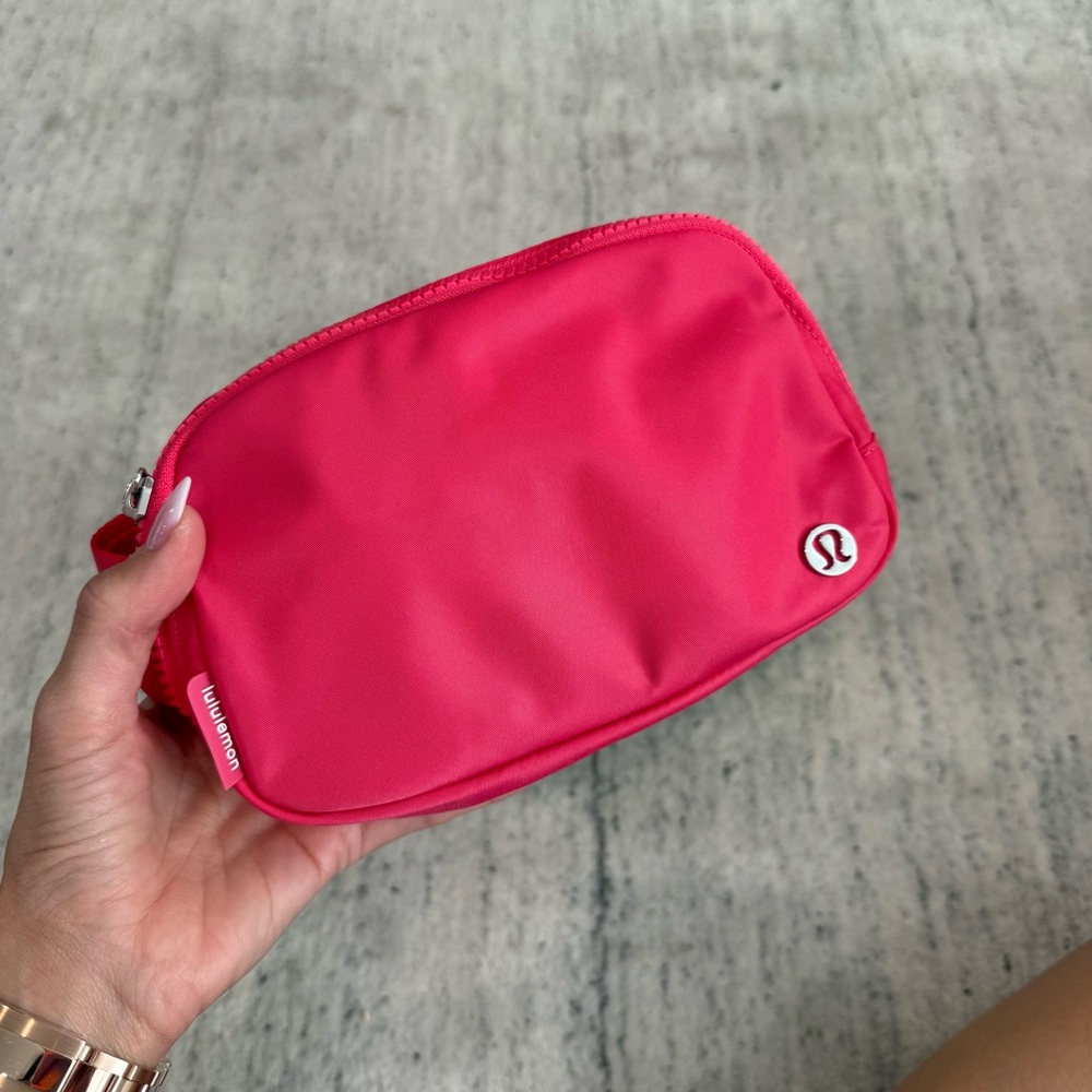 NWOT lululemon belt bag